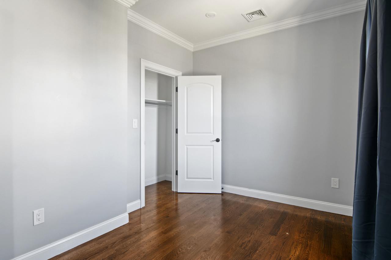 a room in Winter Hill photo 7