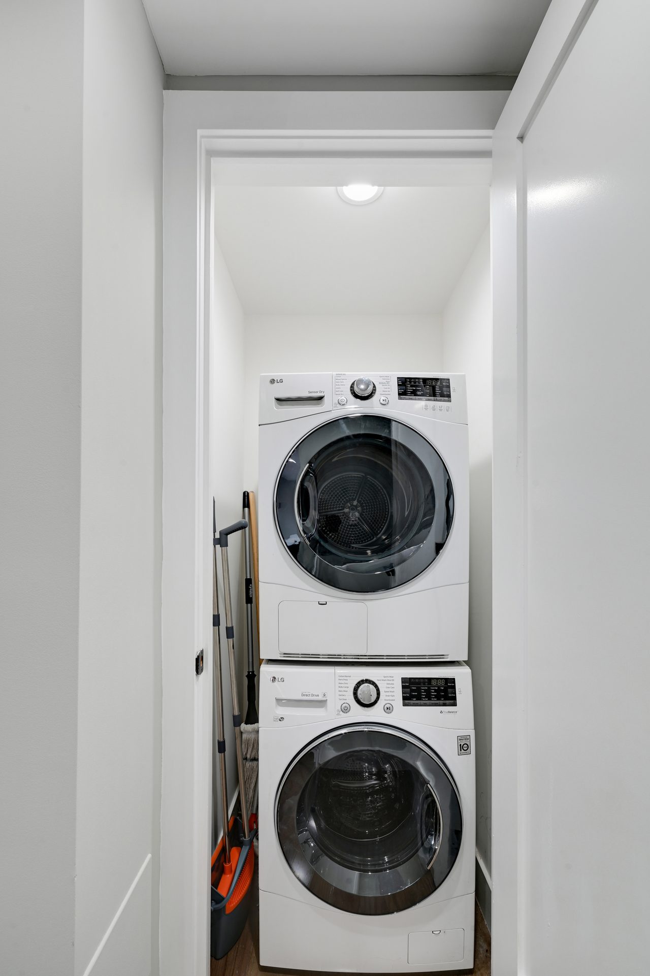 a room in East Village photo 7