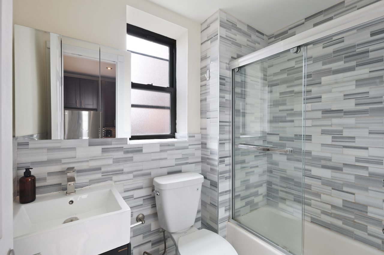 a room in Morningside Heights photo 9