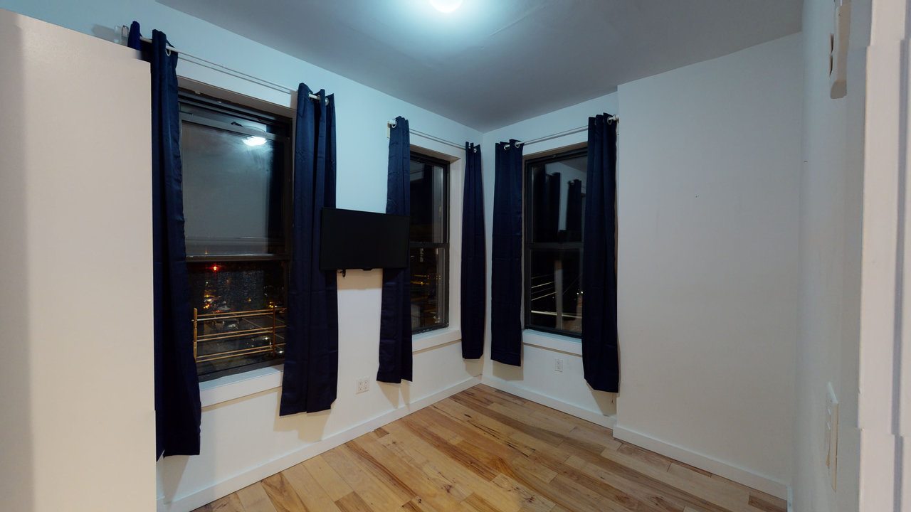 a room in Ridgewood photo 2