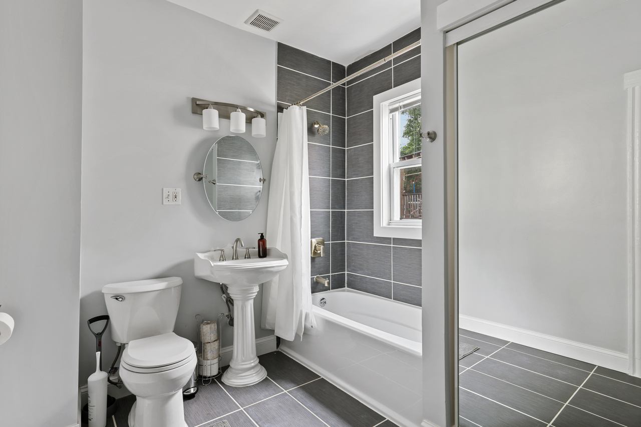 a room in Dorchester photo 7