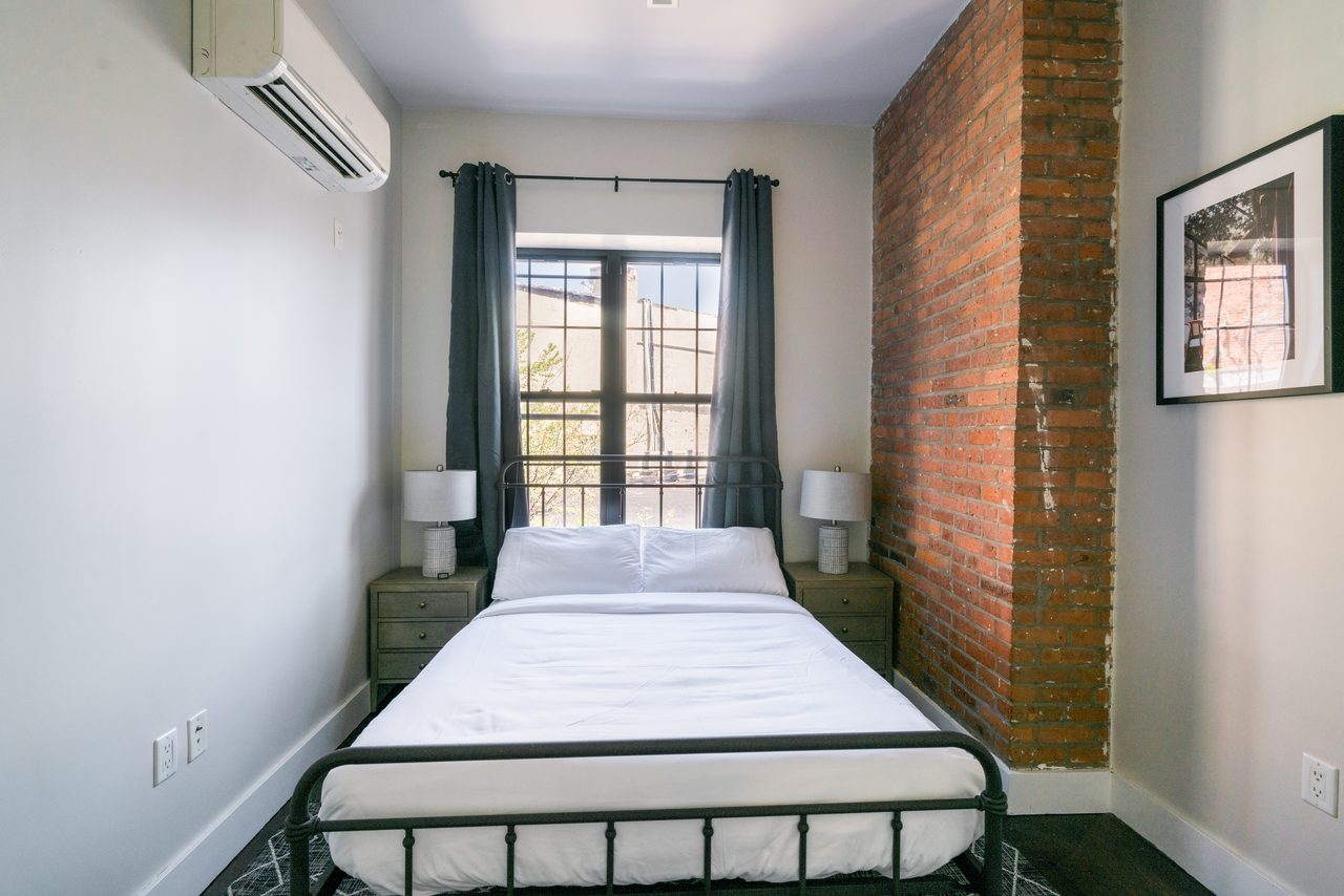 a room in Bedford-Stuyvesant photo 2