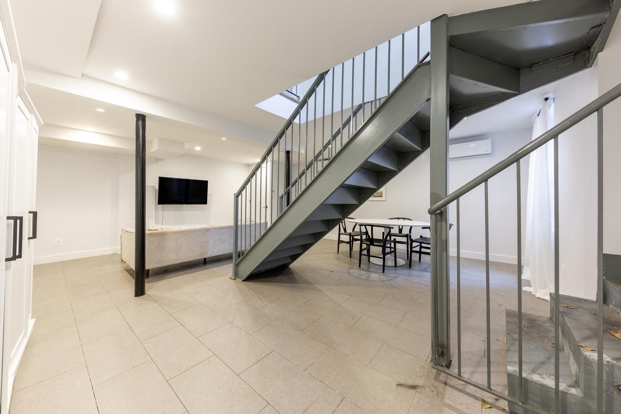 a room in Ridgewood photo 8