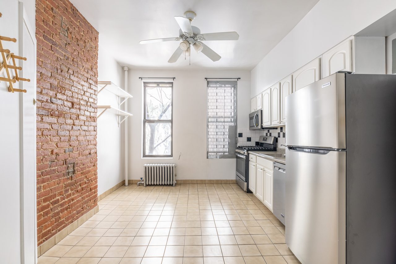 a room in Morningside Heights photo 3