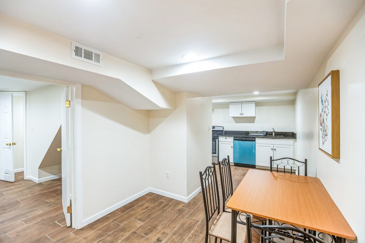 a room in Dupont Park photo 8