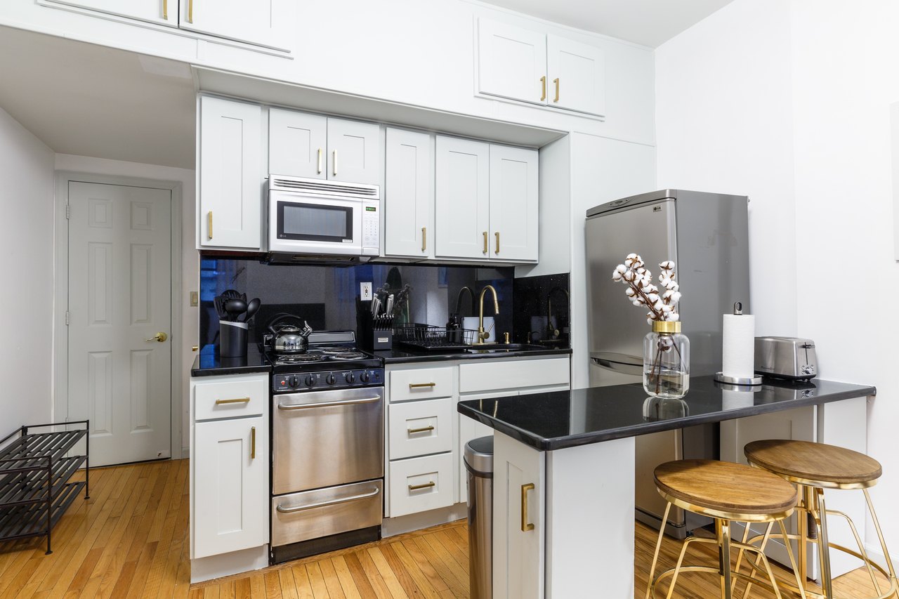 a room in Hell's Kitchen photo 5