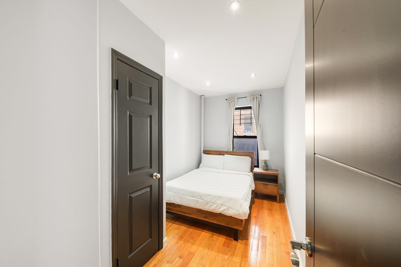 a room in Morningside Heights photo 2