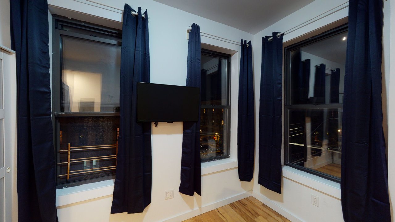 a room in Ridgewood photo 3