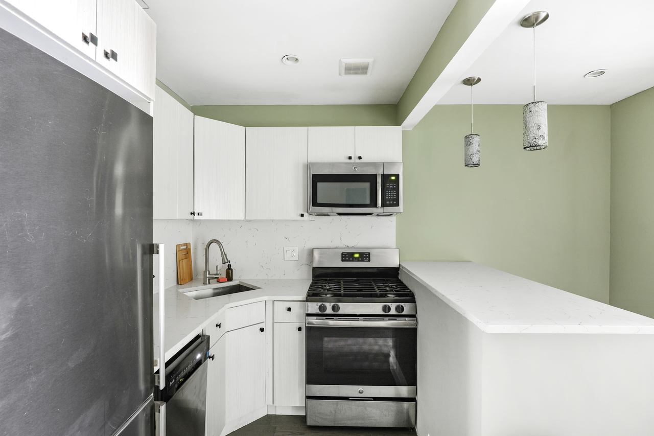 a room in East Village photo 5