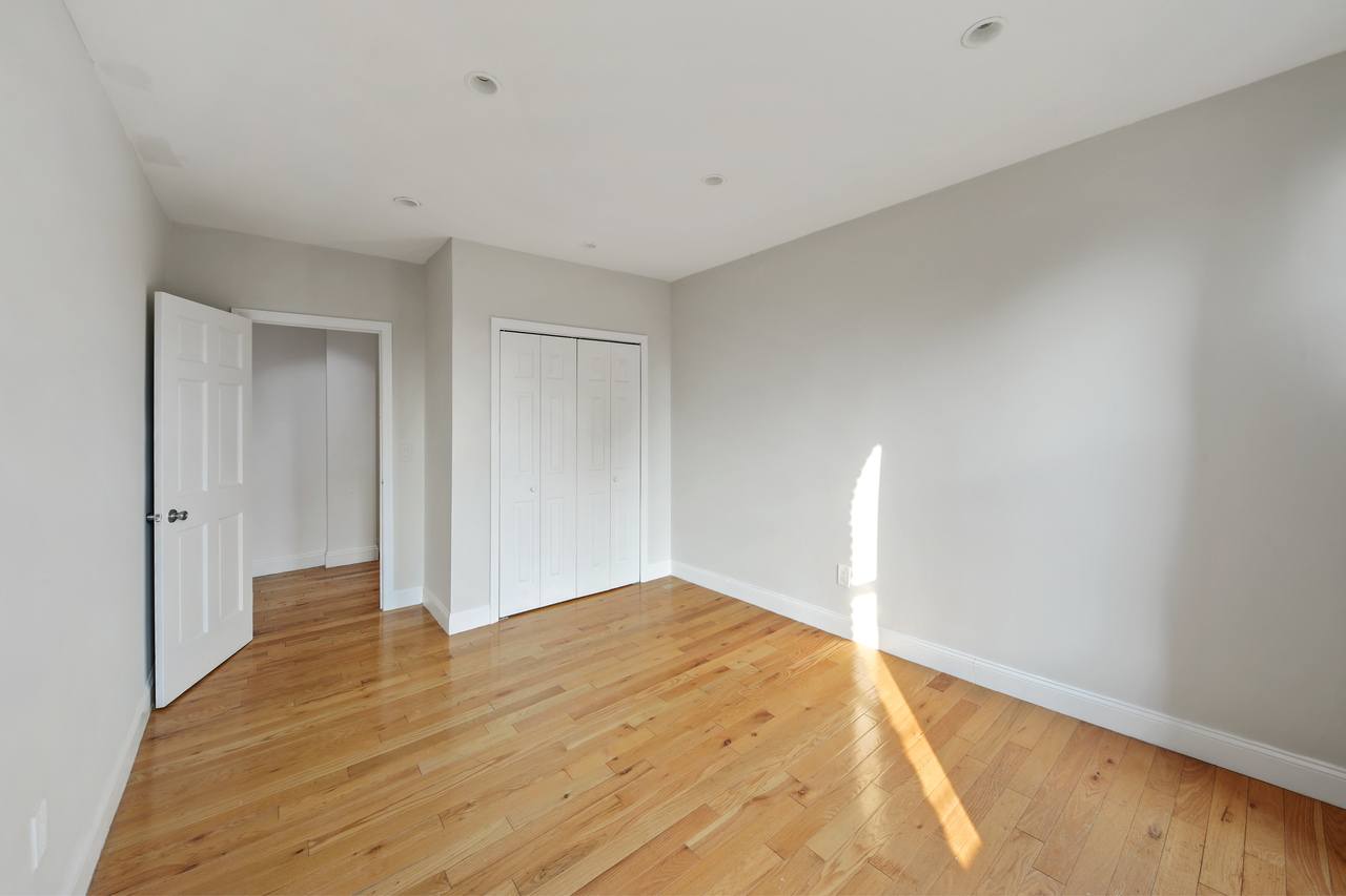 a room in East Harlem photo 4