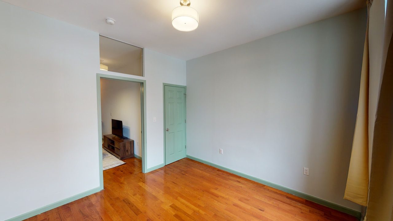 a room in East Harlem photo 4