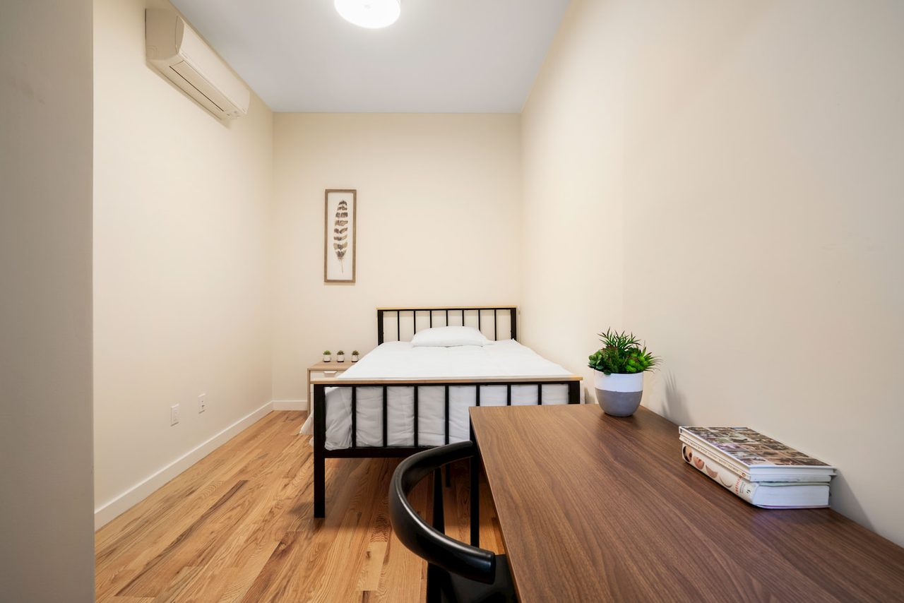 a room in Bedford-Stuyvesant photo 2