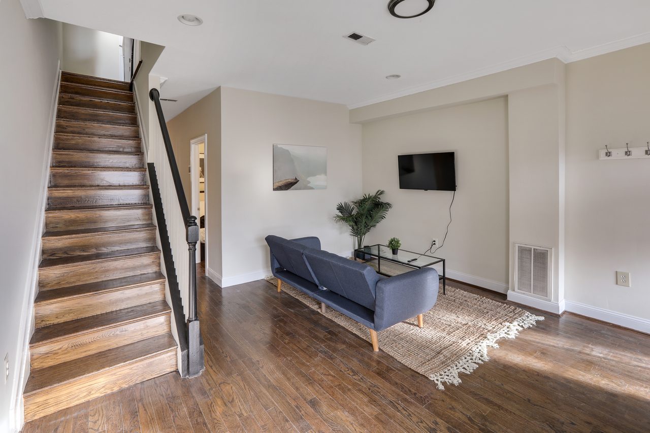 a room in Northwest Washington photo 4