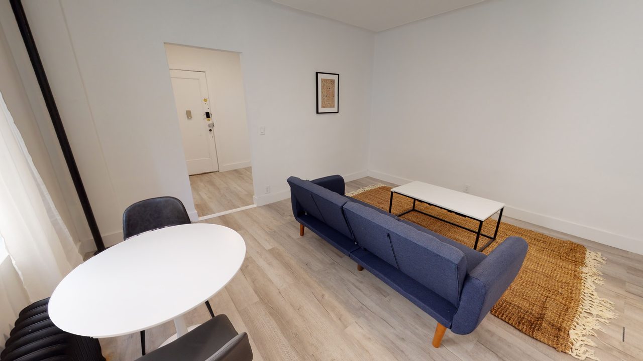 a room in Hamilton Heights photo 9