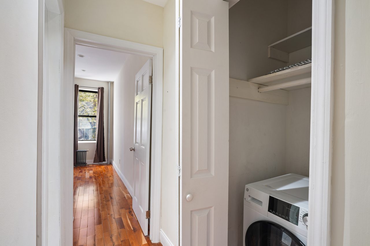 a room in East Harlem photo 9