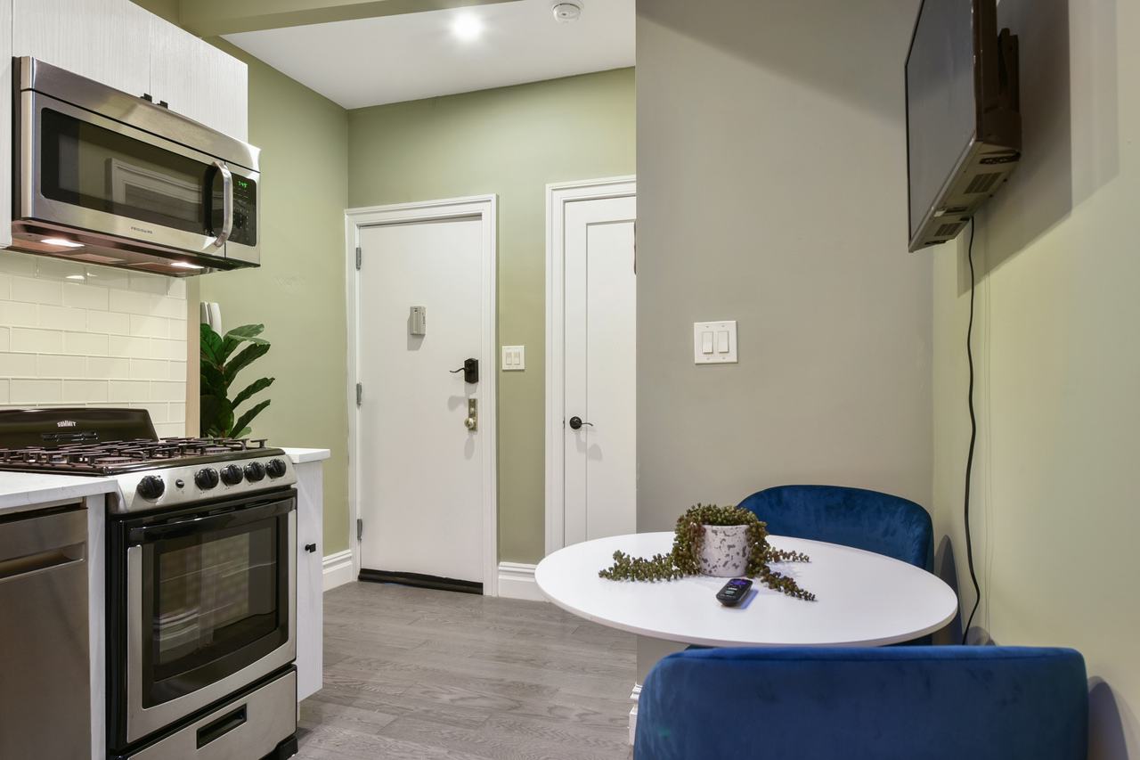 a room in East Village photo 8