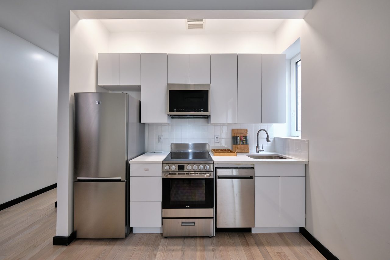 a room in Flatbush photo 7