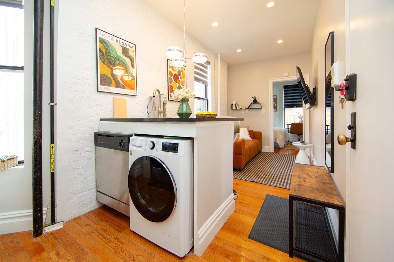 a room in Hell's Kitchen photo 4