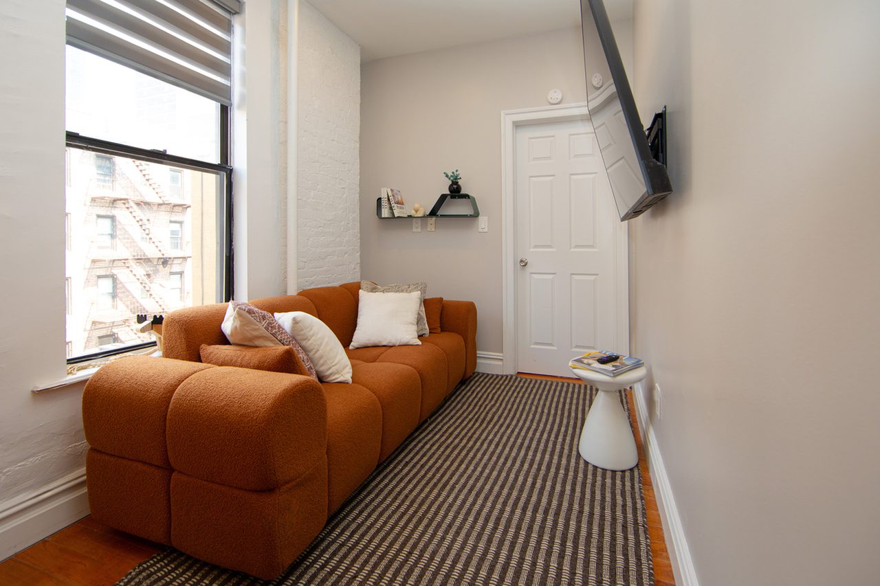 a room in Hell's Kitchen photo 2