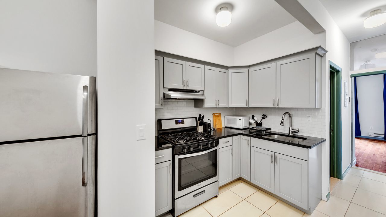a room in East Harlem photo 5