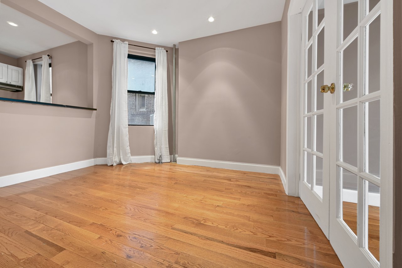 a room in East Village photo 7