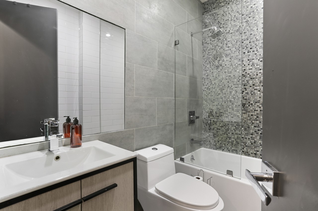 a room in Bedford-Stuyvesant photo 9