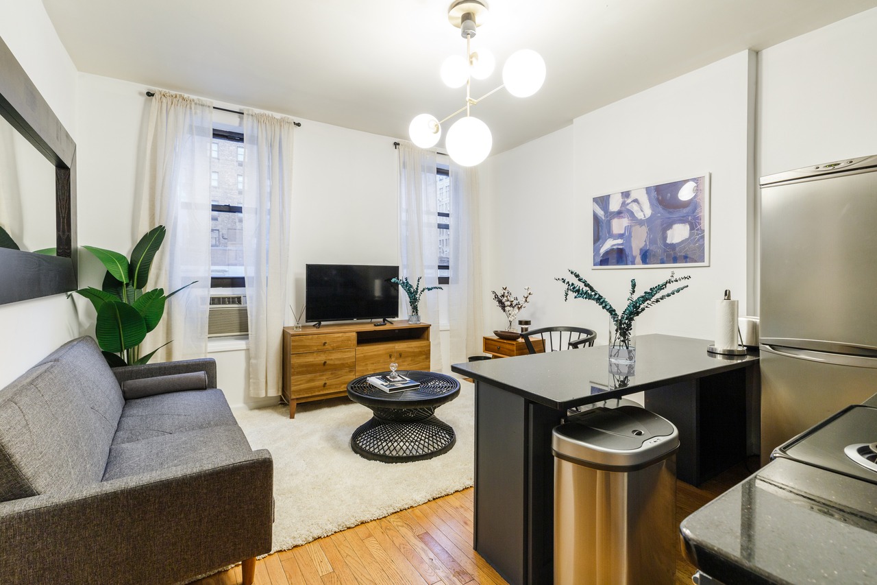 a room in Hell's Kitchen photo 3