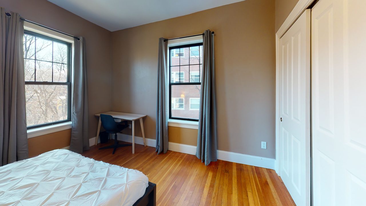 a room in Chestnut Hill photo 2
