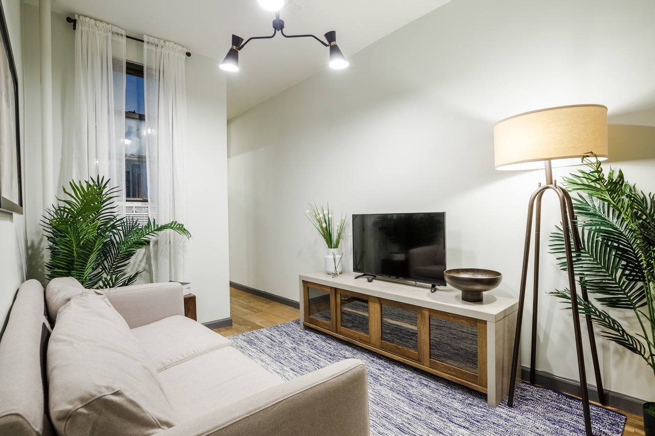 a room in Theater District photo 3
