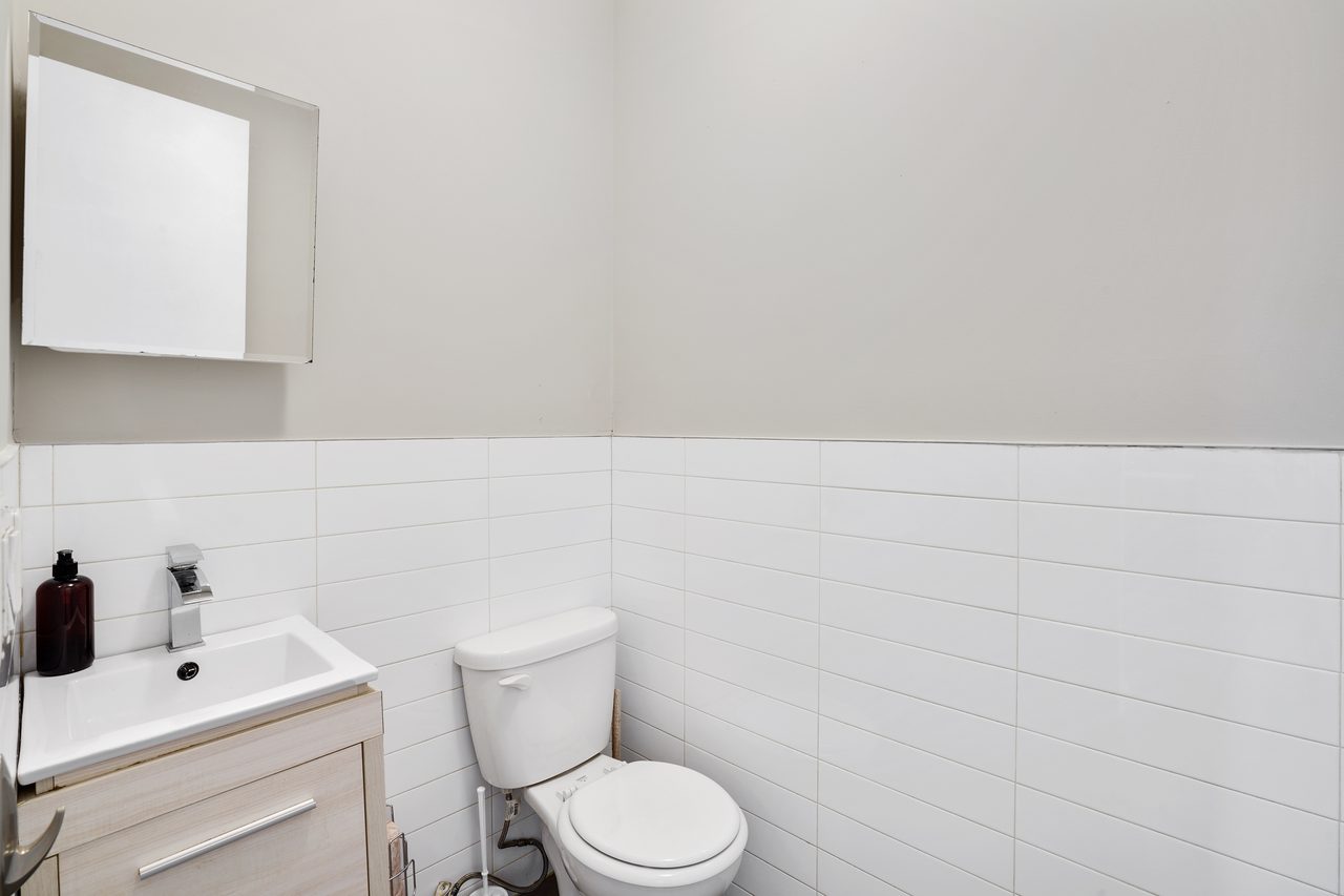 a room in Bedford-Stuyvesant photo 9