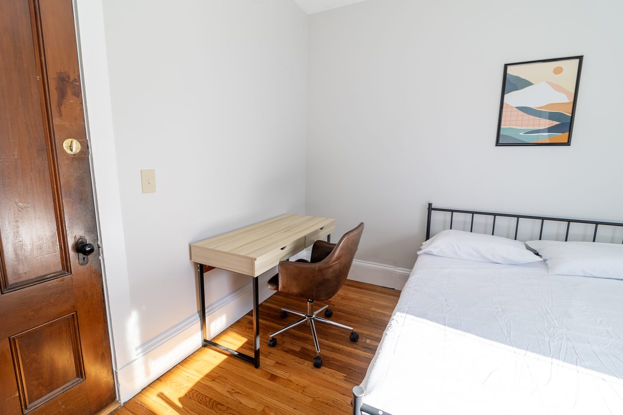 a room in Lower Allston photo 4