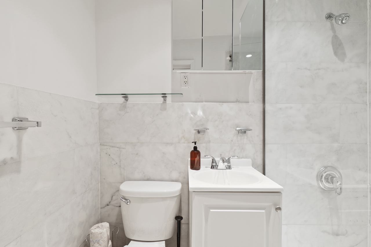 a room in Flatiron District photo 9