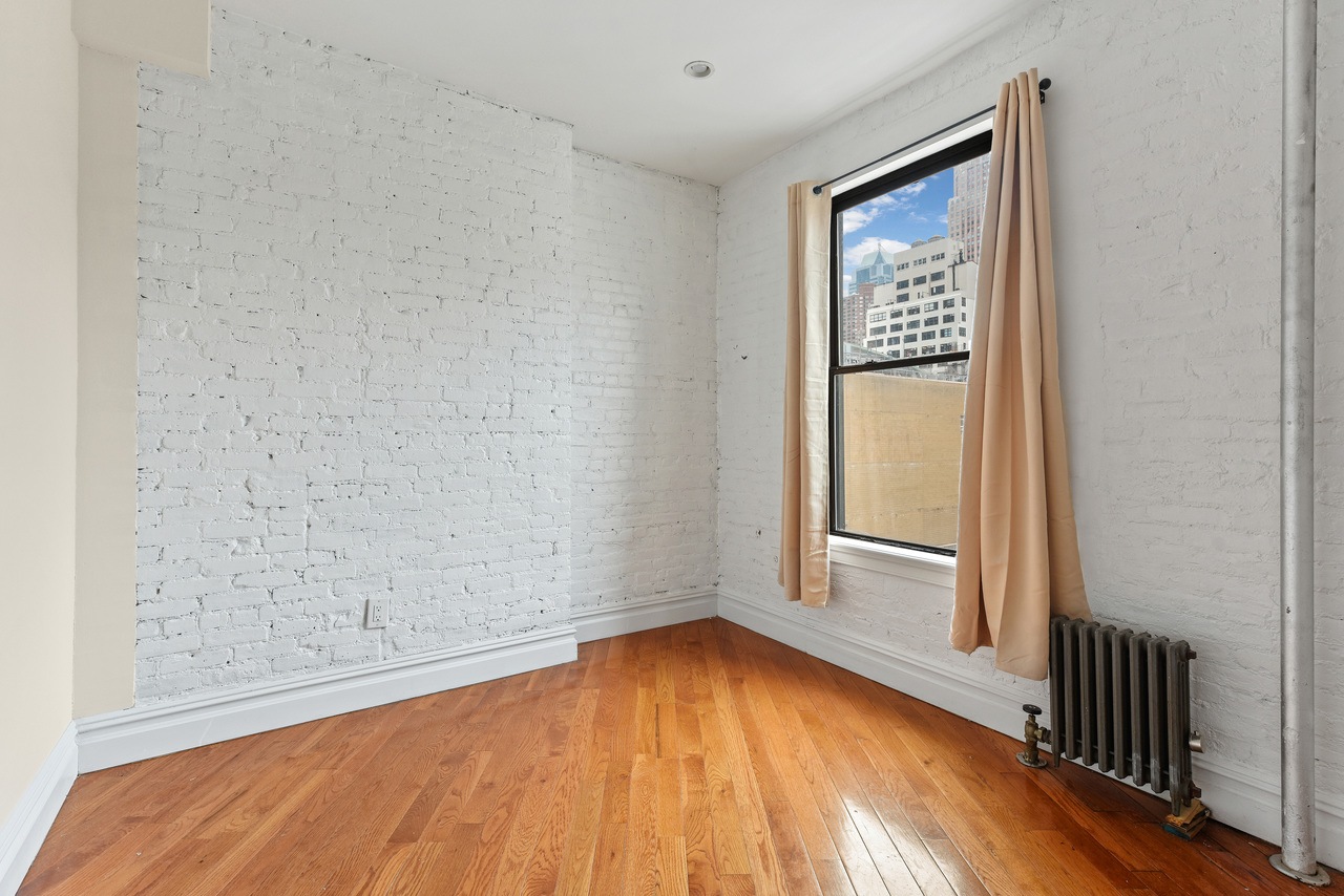 a room in Hell's Kitchen photo 2