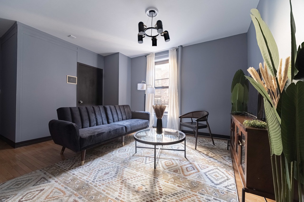 a room in Hamilton Heights photo 4