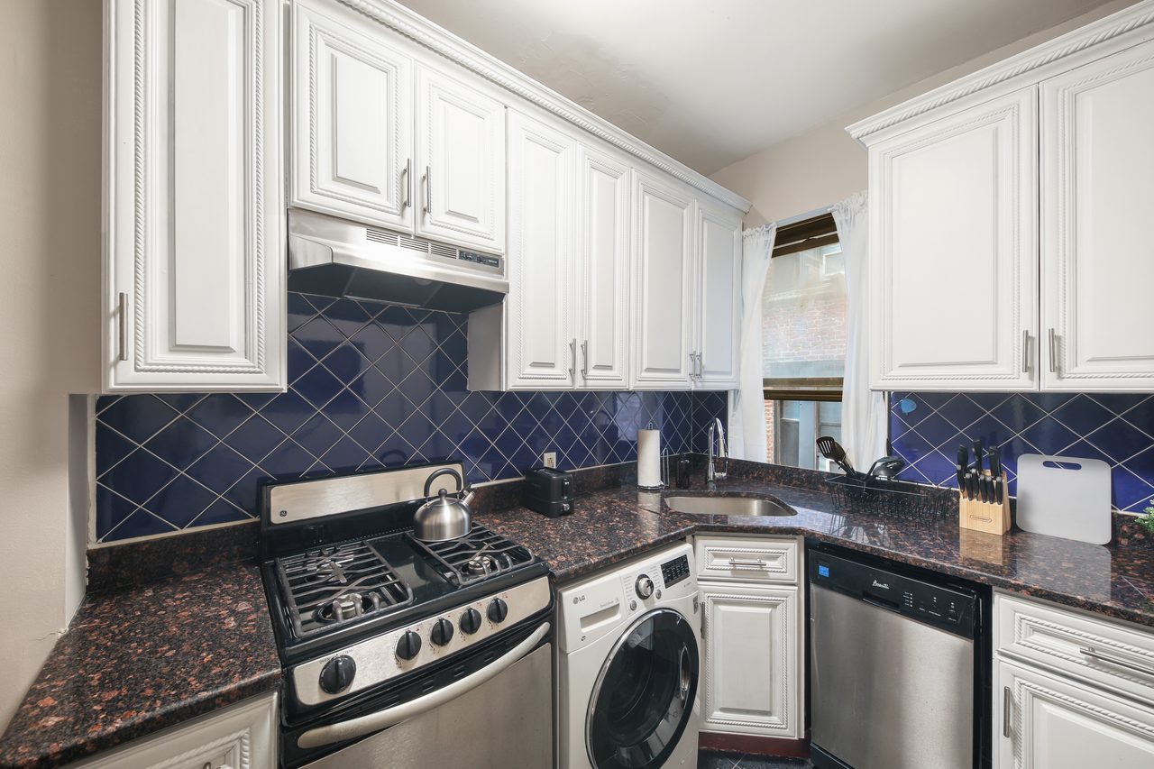 a room in Morningside Heights photo 2
