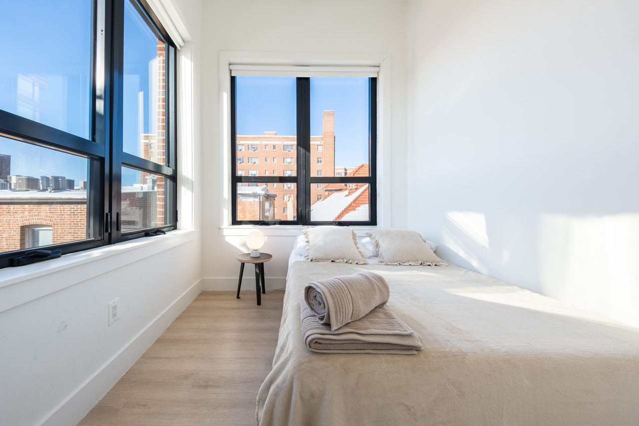 a room in Northwest Washington photo 3
