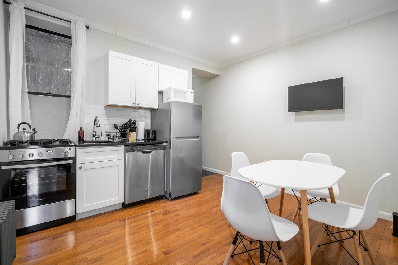 a room in East Village photo 4
