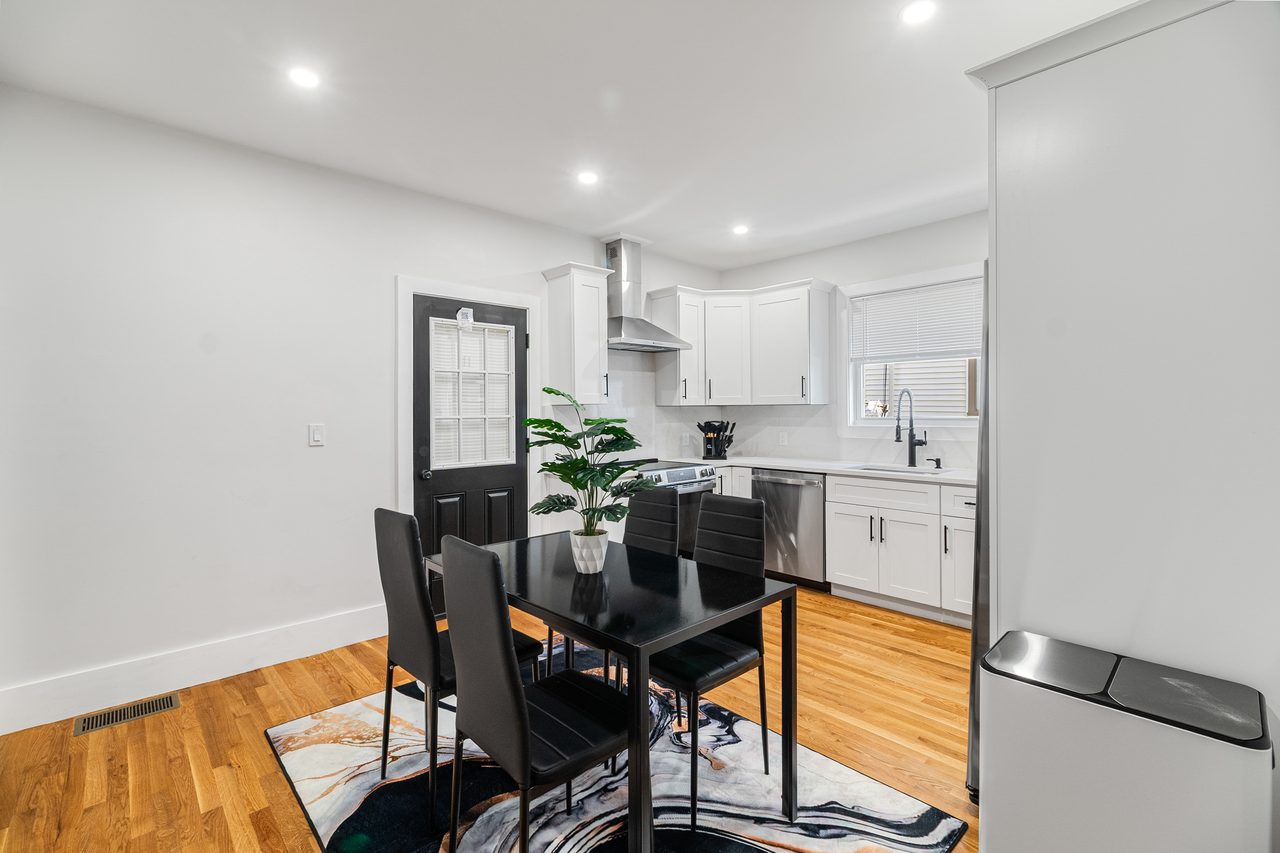 a room in Roxbury photo 5