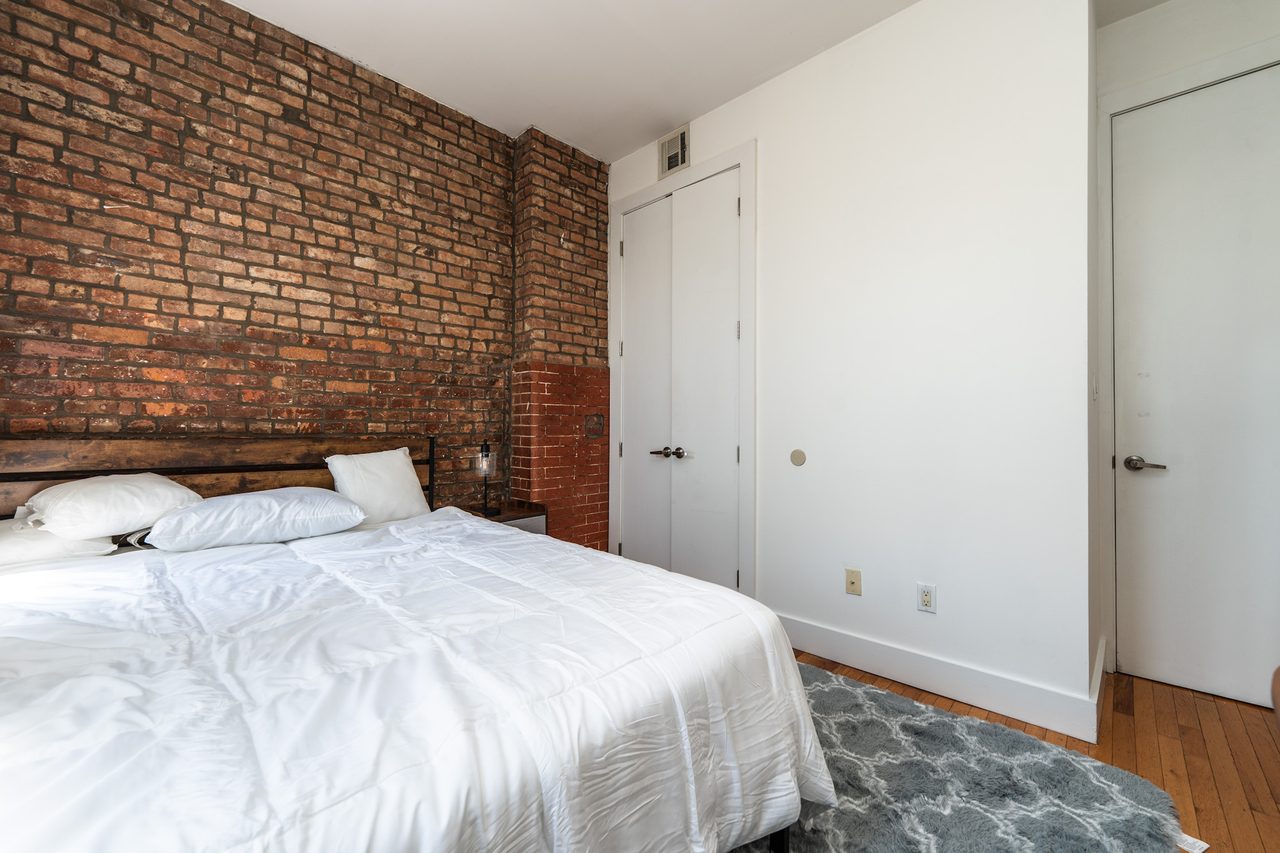 a room in Ocean Hill photo 2