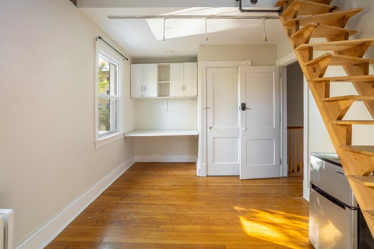 a room in Northwest Washington photo 5
