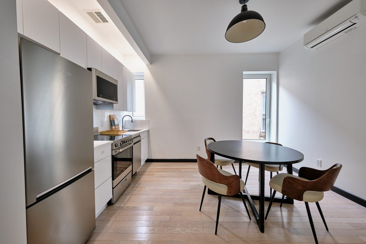 a room in Flatbush photo 8
