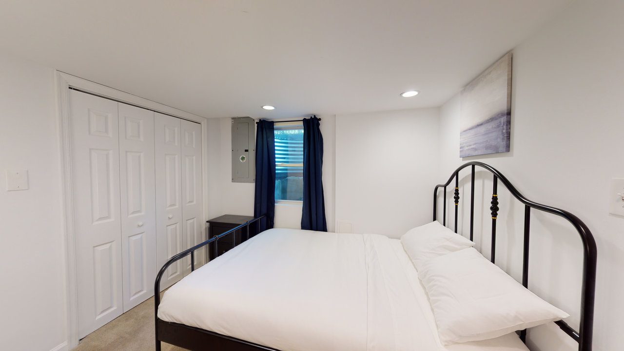 a room in Northwest Washington photo 2