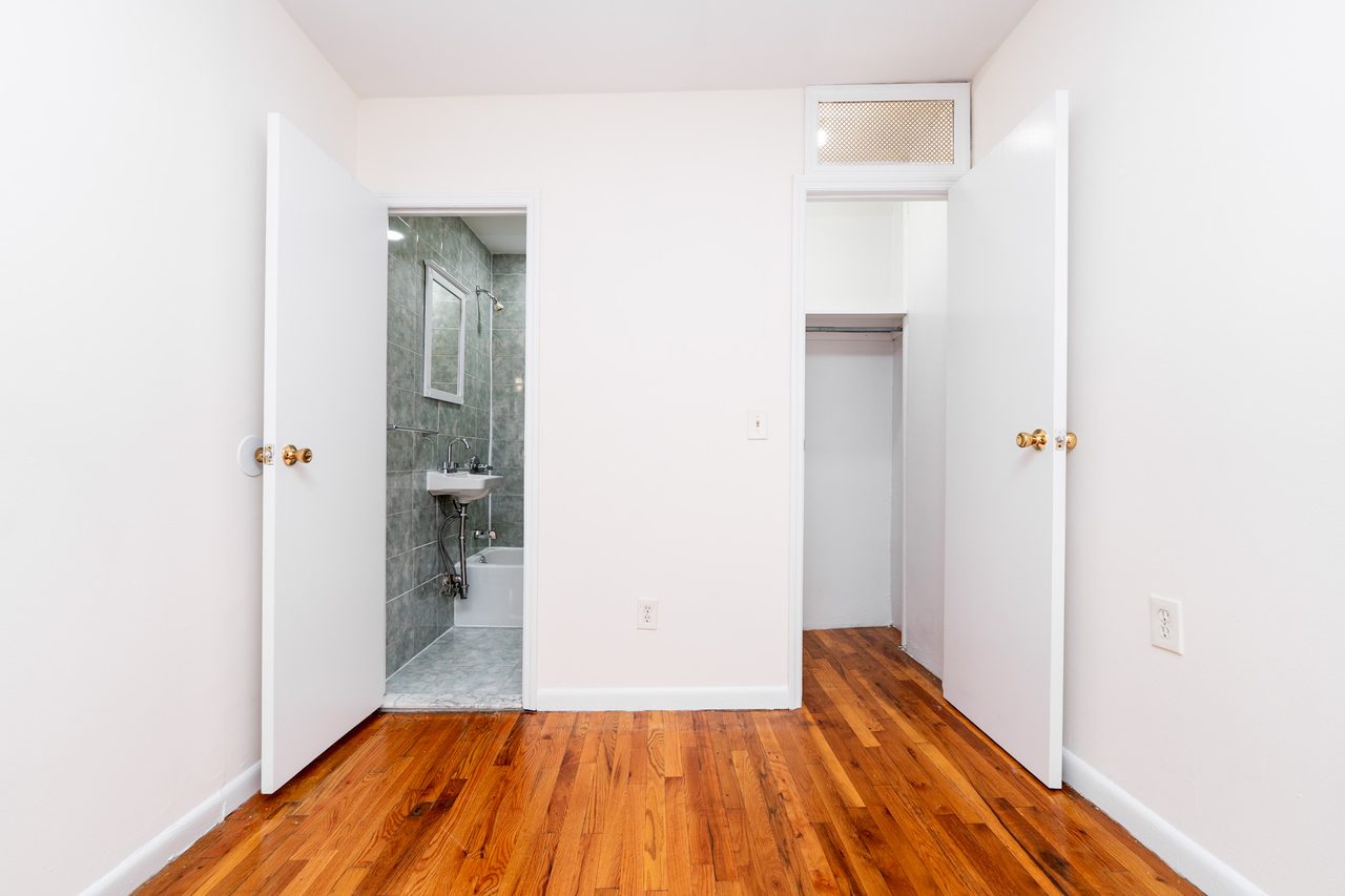 a room in Upper East Side photo 3