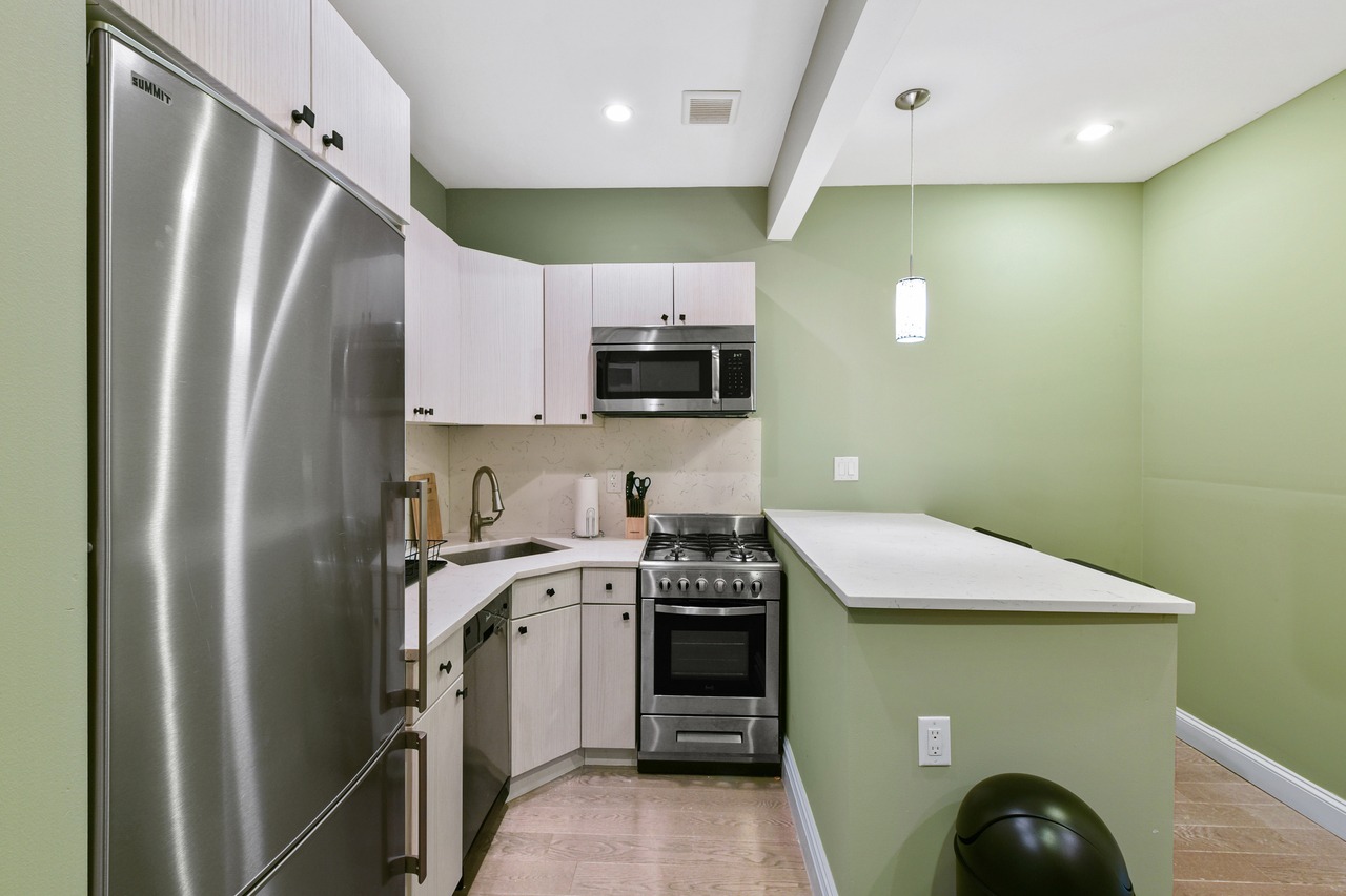 a room in East Village photo 6