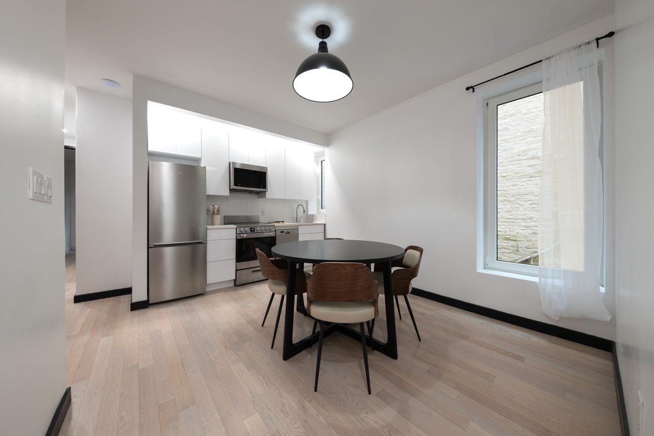 a room in Flatbush photo 4