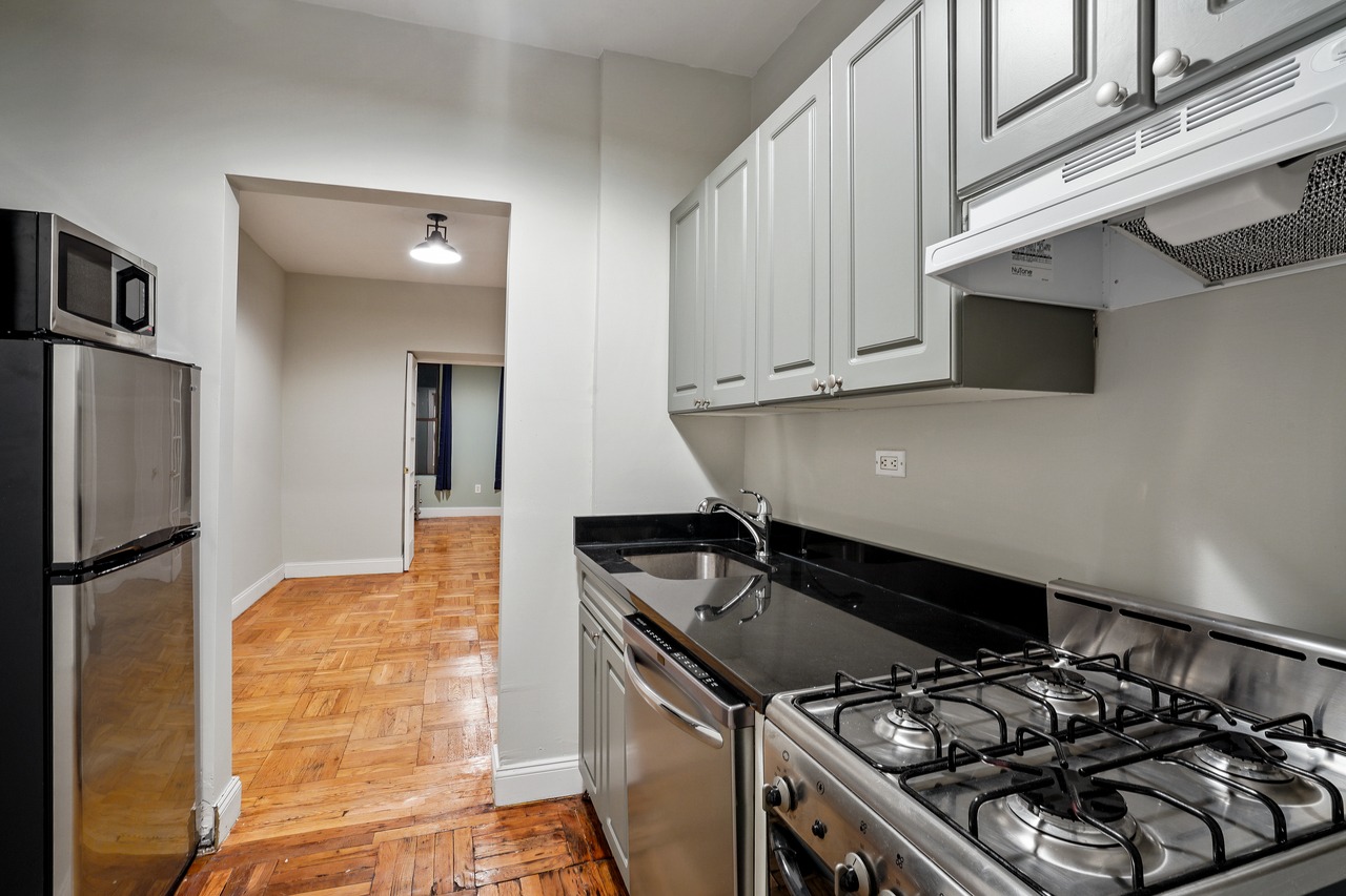a room in East Village photo 3