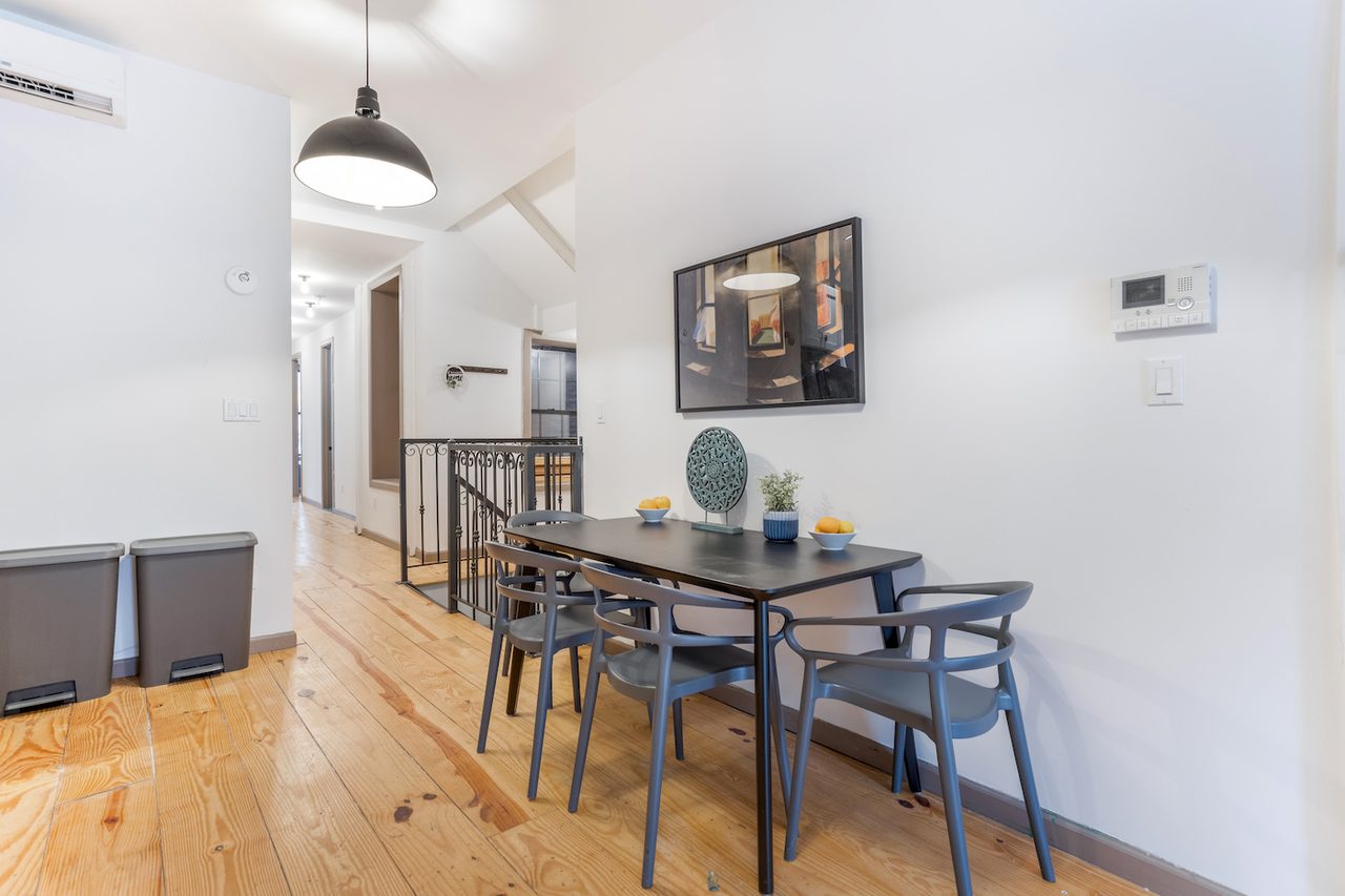 a room in Hamilton Heights photo 4