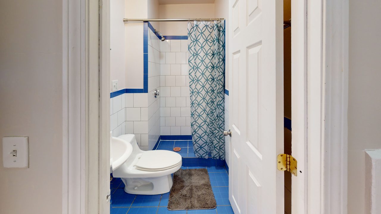 a room in Lower Allston photo 7