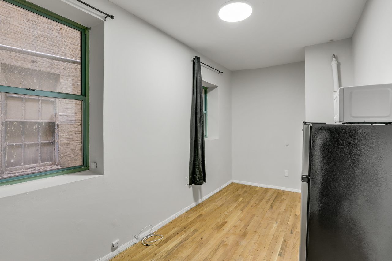 a room in Lincoln Square photo 8
