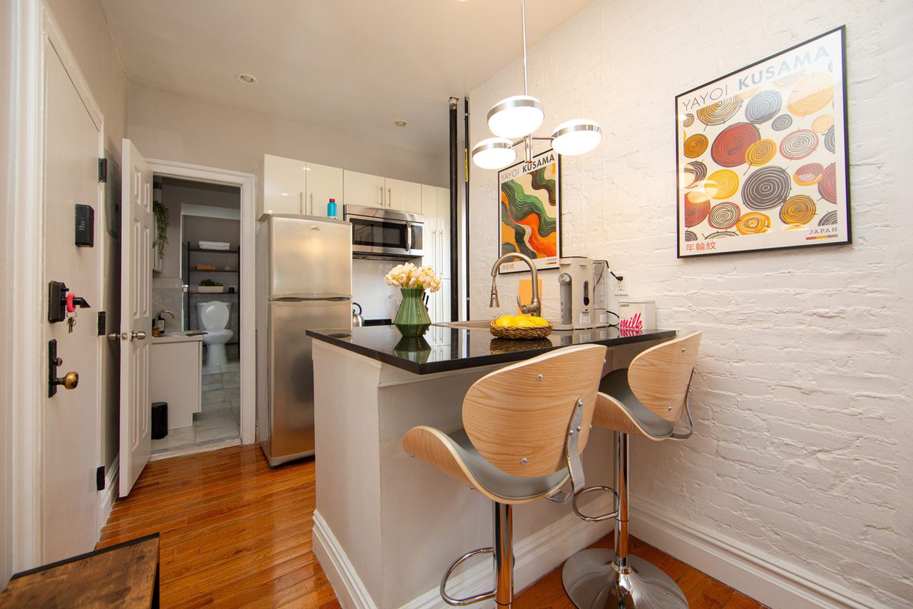 a room in Hell's Kitchen photo 3